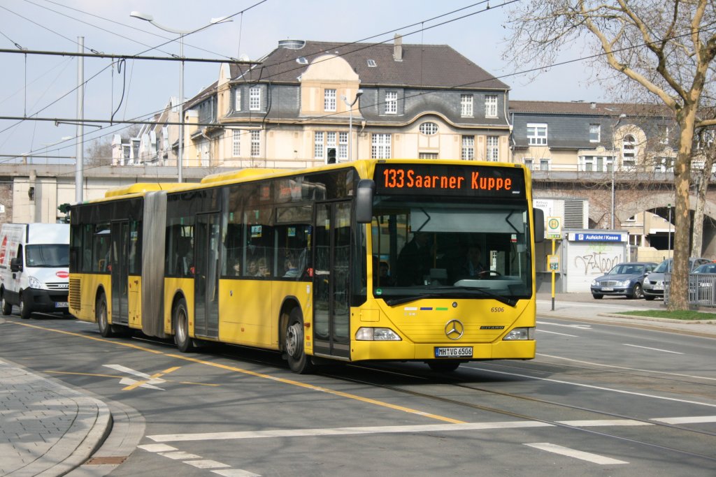 MVG 6506 (MH VG 6506) mit der Linie 133 am Rathausmarkt in Mlheim.
23.3.2010