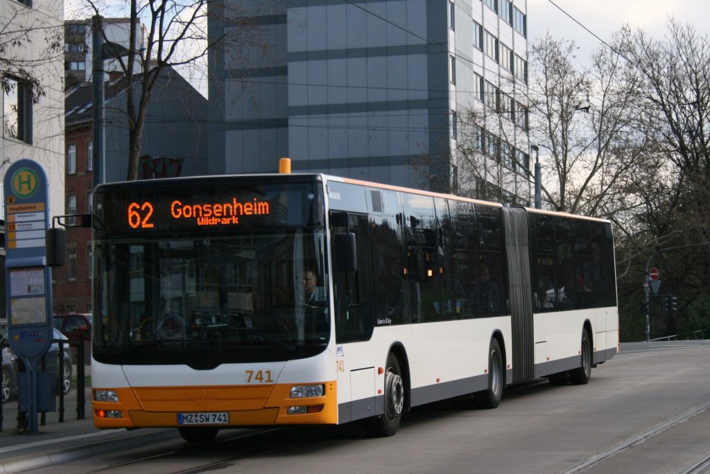 MVG 741 (MZ SW 741) am HBF Mainz.
10.4.2010