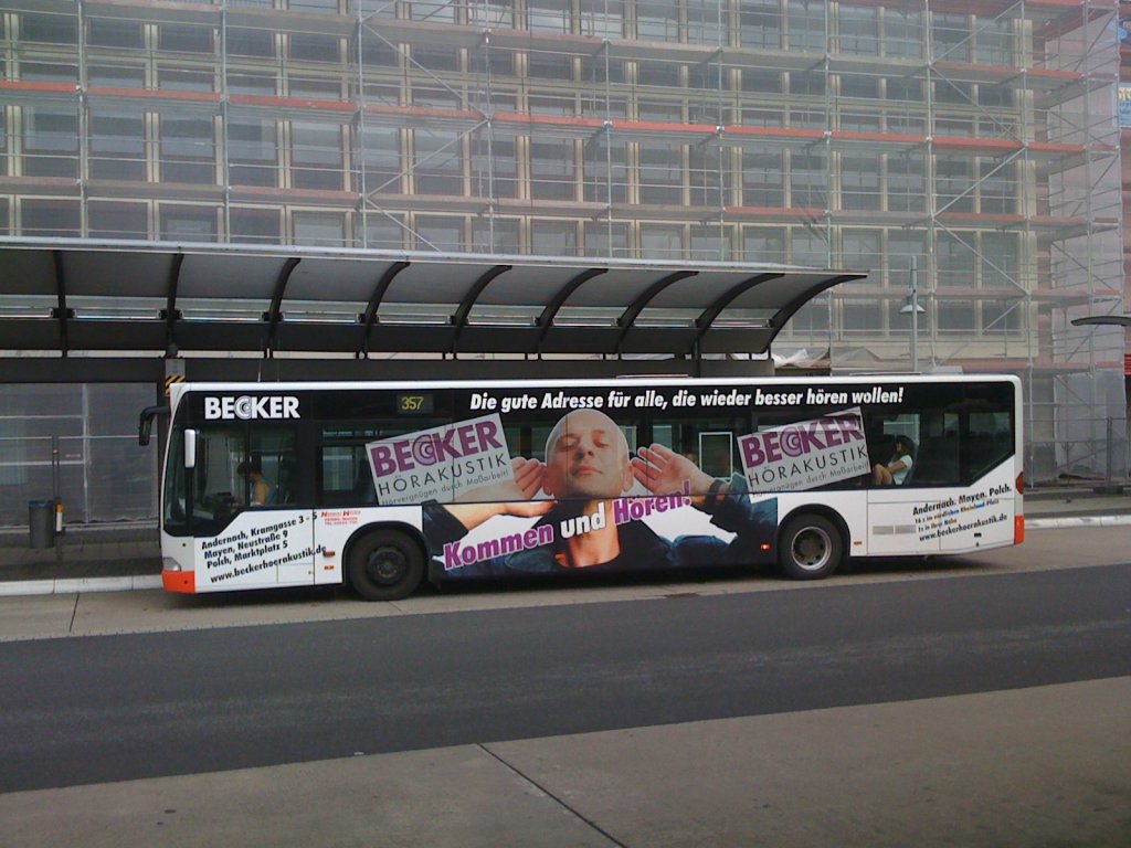 MYK-W 1022 der Firma  Welter  aus Mayen ist in Koblenz auf den Linien 357 und 354 im Einsatz. Der Mercedes Citaro gehrte frher der SWB Bonn (BN-SW 4177) und fhrt nun mit Werbung fr  Becker Hrakustik  in Koblenz und Neuwied herum. (Koblenz, 21.Juli 2011)