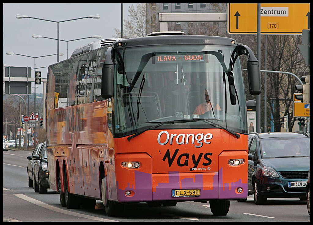 Nach Budapest fhrt dieser Reisebus der Fa. Orangeways Zrt., 2040 Budars (gesehen Dresden Hauptbahnhof 27.03.2010)