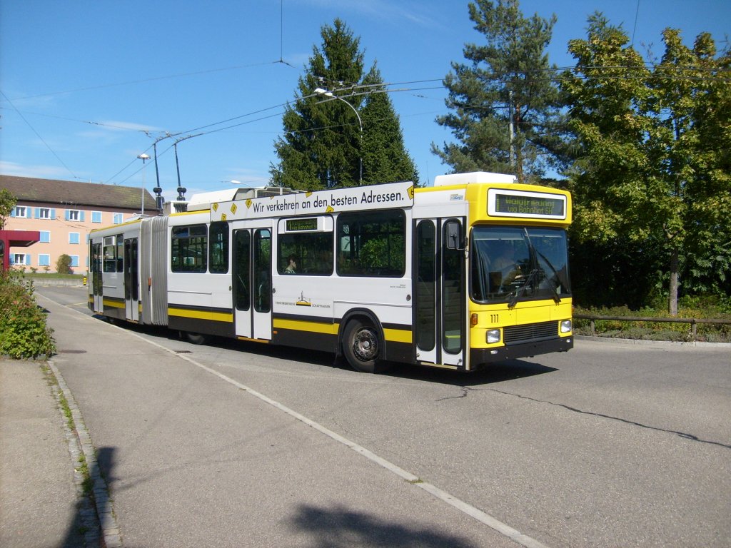 NAW-Hess Trolleybus Nr. 111 am 31.8.2011 bei der Endschlaufe in Neuhausen. Nach 20 Betriebsjahren wohl am Ende des Liniendienstes.