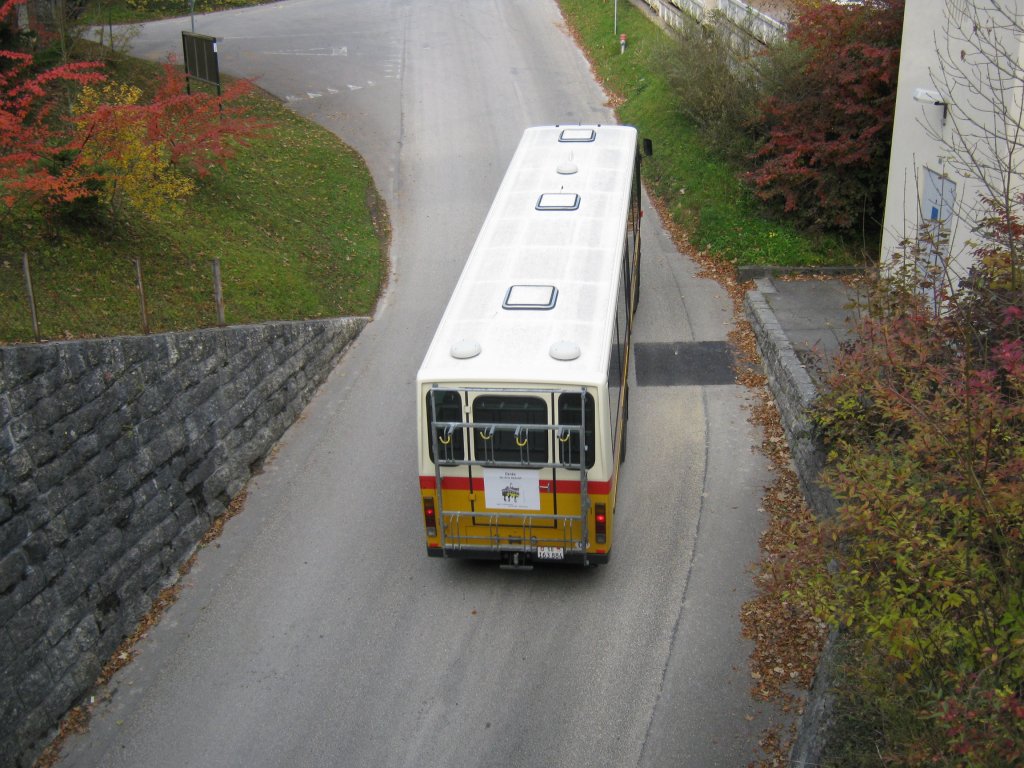 NAW Postauto am zweit letzten Betriebstag (fr 2010) der Linie Oberdorf-Weissenstein Passhhe. Diese Linie ist ein Ersatzbetrieb fr die eingestellte Seilbahn. Oberdorf, 31.10.2010.