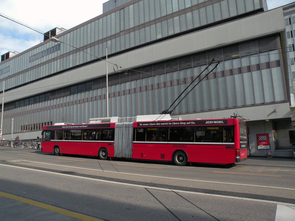 NAW Trolleybus mit der Bertreibsnummer 1 auf der Linie 12 an der Haltestelle Schanzenstrasse. Die Aufnahme stammt vom 01.11.2010.