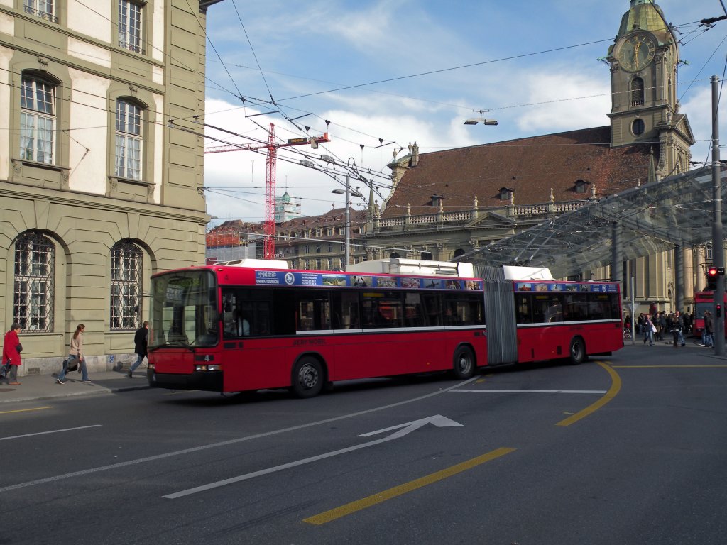 NAW Trolleybus mit der Bertreibsnummer 4 auf der Linie 12 am Bahnhofplatz. Die Aufnahme stammt vom 01.11.2010.