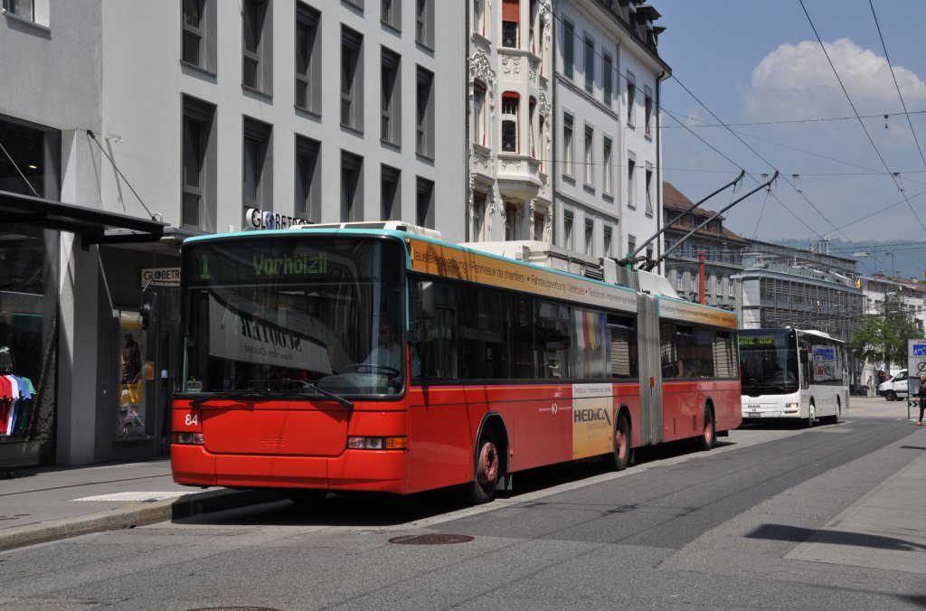 NAW Trolleybus mit der Betriebsnummer 84 auf der Linie 1 am Guisanplatz. Die Aufnahme stammt vom 24.05.2012.