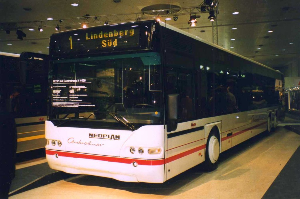 Neoplan Centroliner N4420, aufgenommen auf der IAA 1998 in Hannover.