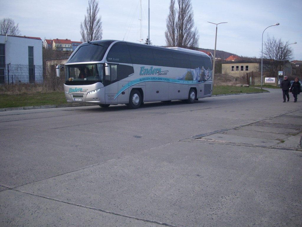 Neoplan Cityliner aus Deutschland im Stadthafen von Sassnitz am 06.04.2012