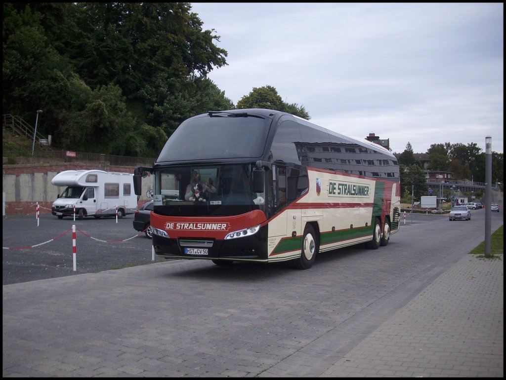 Neoplan Cityliner von De Stralsunner aus Deutschland im Stadthafen Sassnitz am 21.09.2012