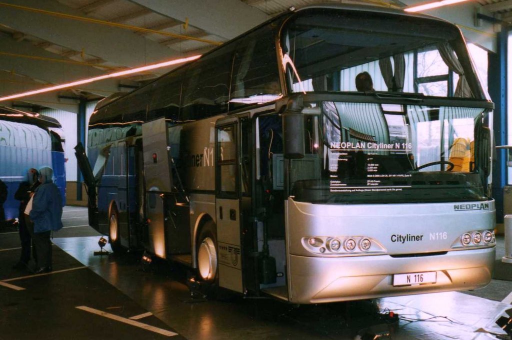 Neoplan Cityliner N116, aufgenommen im Mrz 2002 in der Neoplan NL Rhein Ruhr Oberhausen.