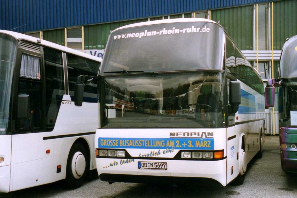 Neoplan Cityliner N116, aufgenommen im Mrz 2002 auf dem Gelnde der Neoplan NL Rhein Ruhr in Oberhausen.