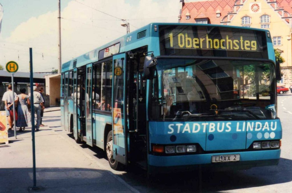 Neoplan N4011 NF, aufgenommen im August 1996 in Lindau am Hauptbahnhof.