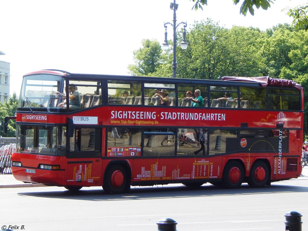 Neoplan N4026/3 von VIP Bus Connection aus Deutschland in Berlin am 08.06.2016
