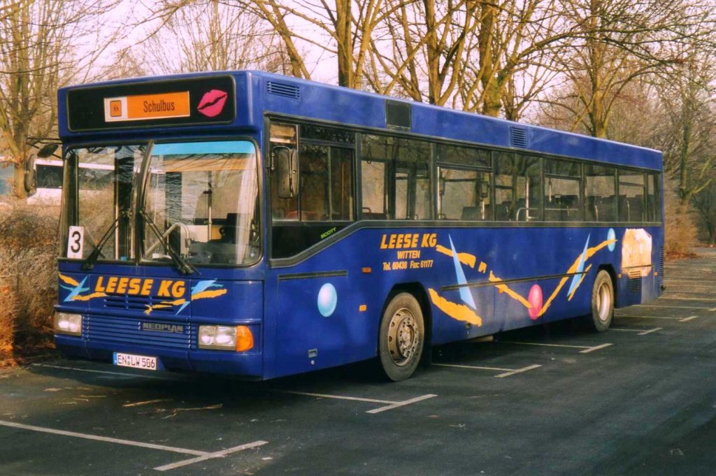 Neoplan N416 SL, aufgenommen im Januar 2002 auf dem Parkplatz des Dortmunder Zoos.