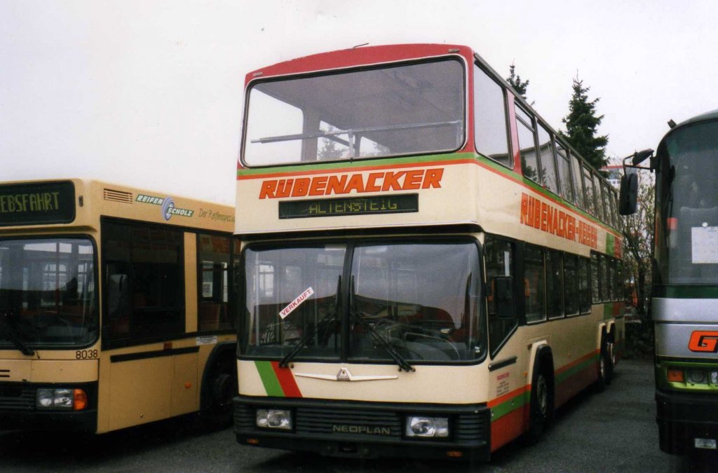 Neoplan N426/3, aufgenommen im Mrz 1997 im GWZ der Neoplan NL Rhein Ruhr in Oberhausen.