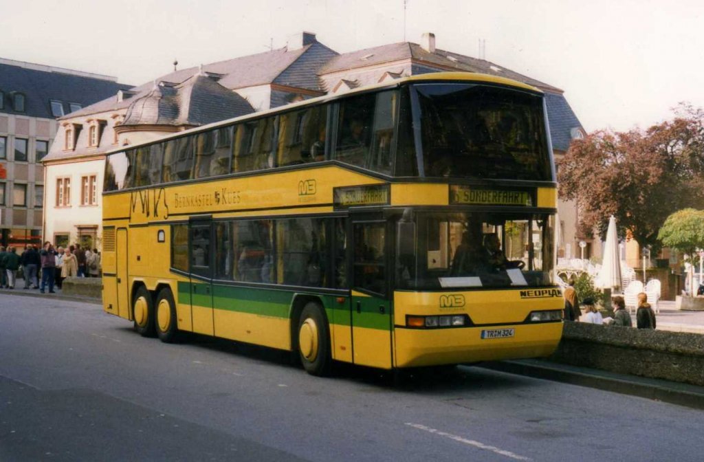 Neoplan N426/3 DD, aufgenommen im Oktober 1997 in Trier.