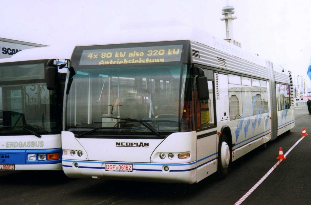 Neoplan N6121 DE, aufgenommen auf der IAA 1998 in Hannover.