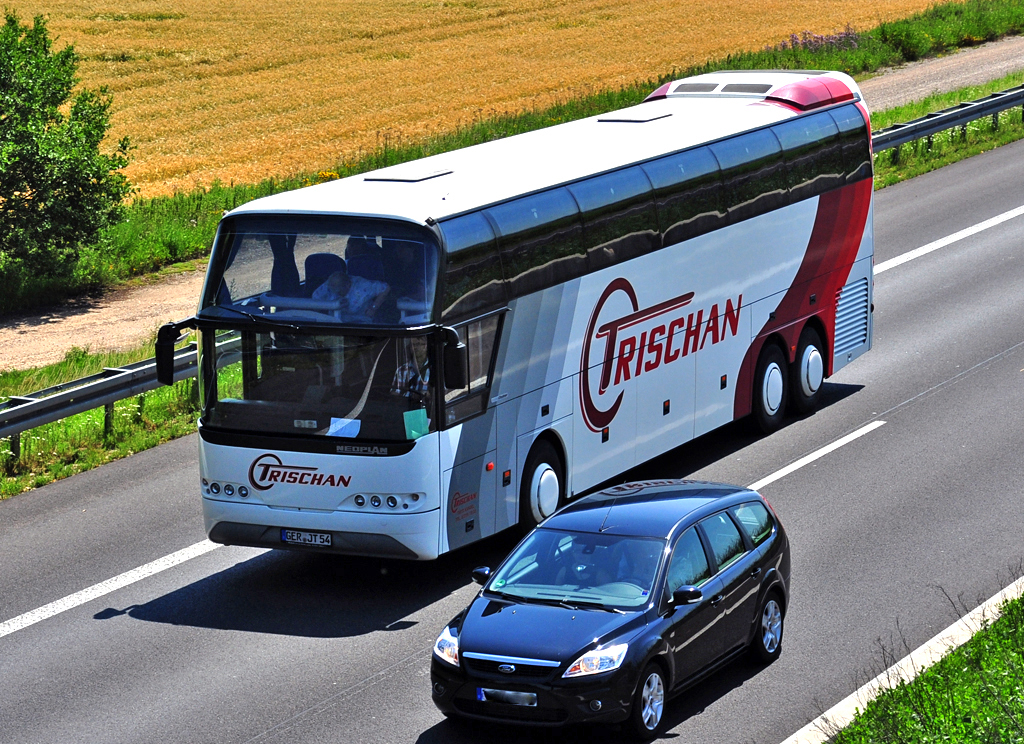 Neoplan Reisebus  Trischan  auf der A61 bei Miel - 28.06.2011