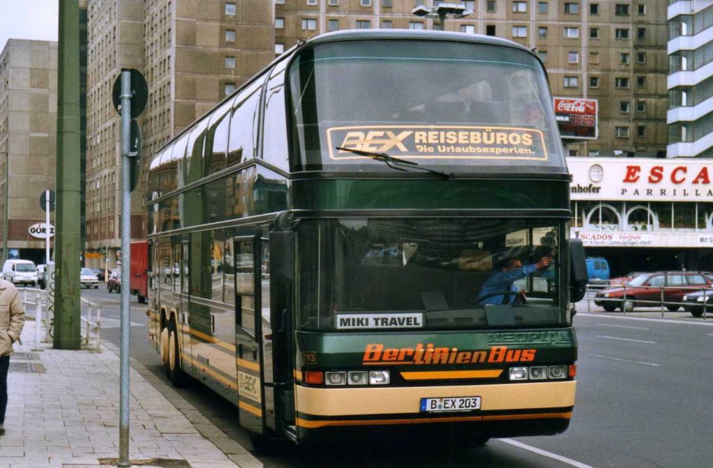 Neoplan Skyliner N122/3 L von BEX, aufgenommen im April 2002 in der Nhe des Alexanderplatzes.