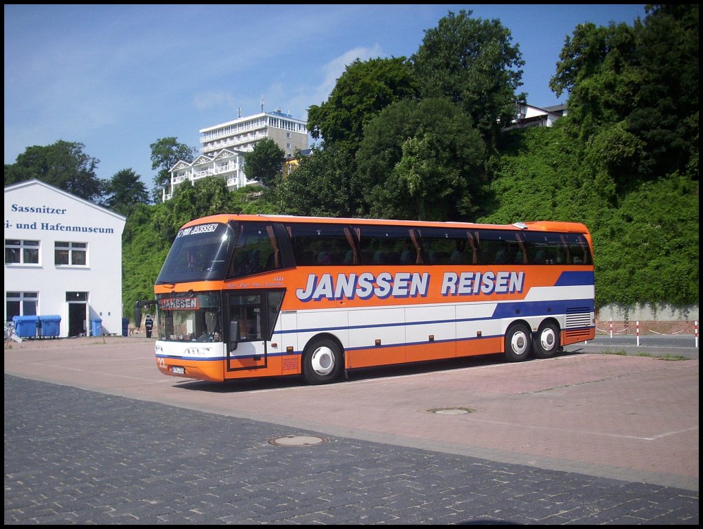 Neoplan Spaceliner von Janssen Reisen aus Deutschland im Stadthafen Sassnitz am 04.08.2012

