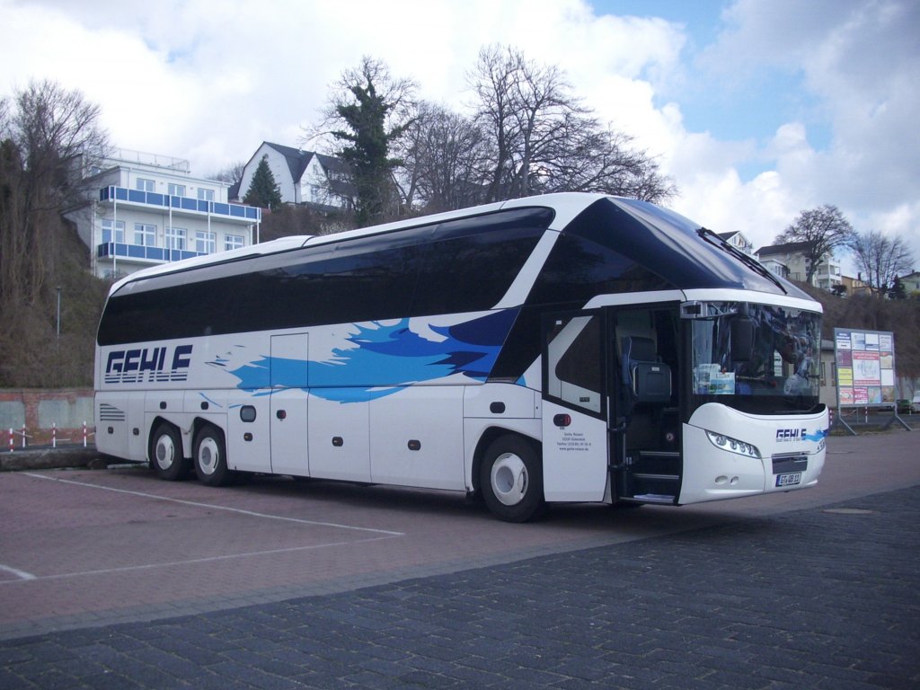 Neoplan Starliner von Gehle aus Deutschland im Sassnitzer Stadthafen am 14.04.2012