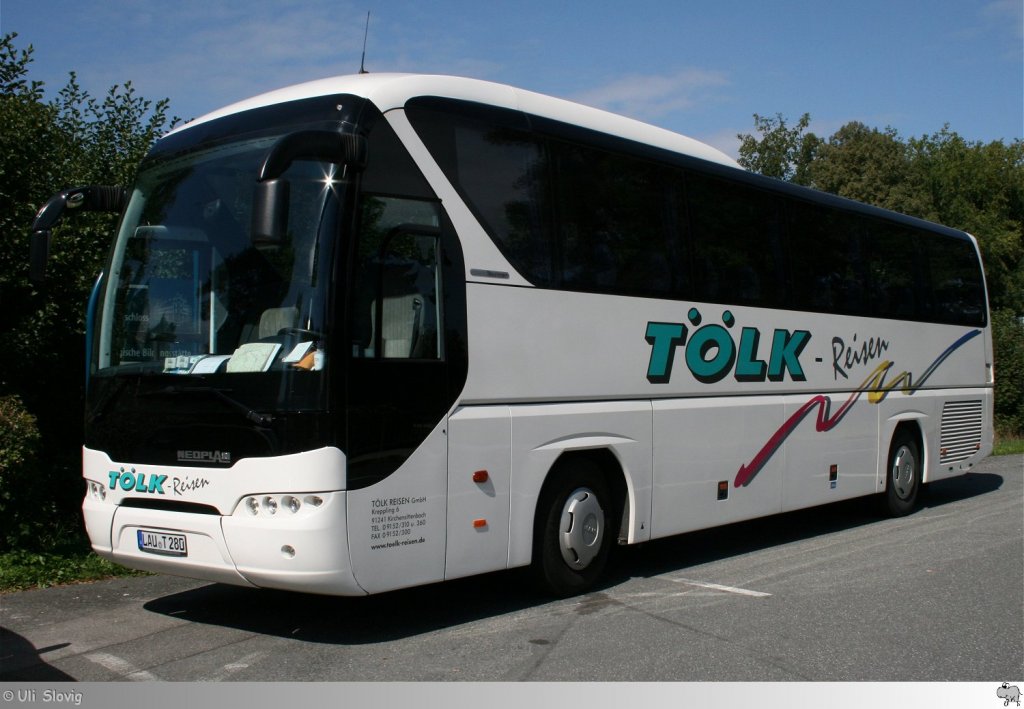 Neoplan Tourliner  Tlk Reisen , aufgenommen am 8. September 2012 in Mitwitz.