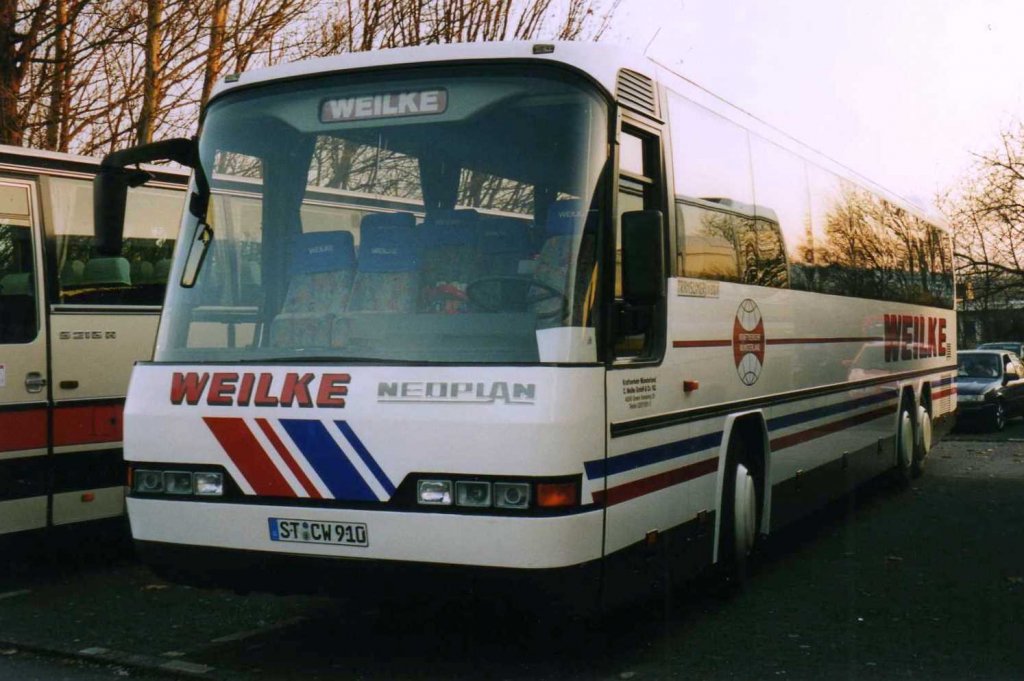Neoplan Transliner N316 KL, aufgenommen im Dezember 2001 auf dem Parkplatz der Westfalenhallen in Dortmund.