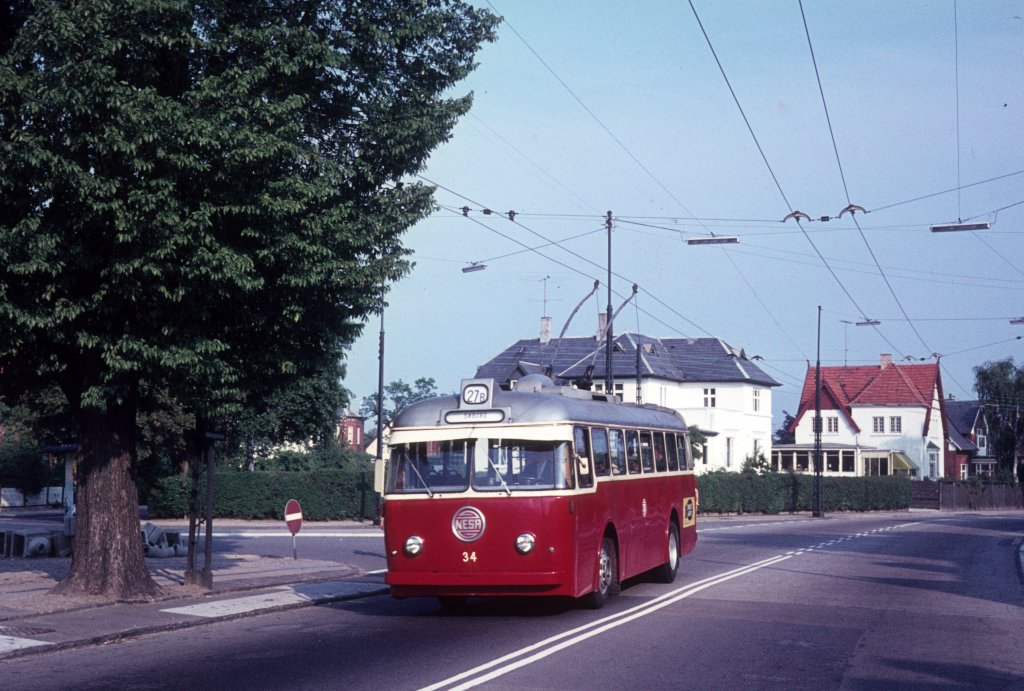 NESA Buslinie 27B (Obus 34) Kildegrdsvej / Hellerupvej am 30. August 1970.
