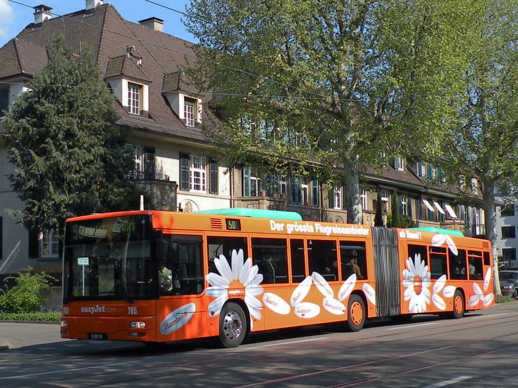 Neu fahren auf der Linie 50 zwei MAN Busse nit der Vollwerbung fr die Billig Fluggesellschaft Easy Yet. Hier sehen wir den MAN Bus mit der Betriebsnummer 785 im Steinenring in Basel. Die Aufnahme stammt vom 19.04.2011.