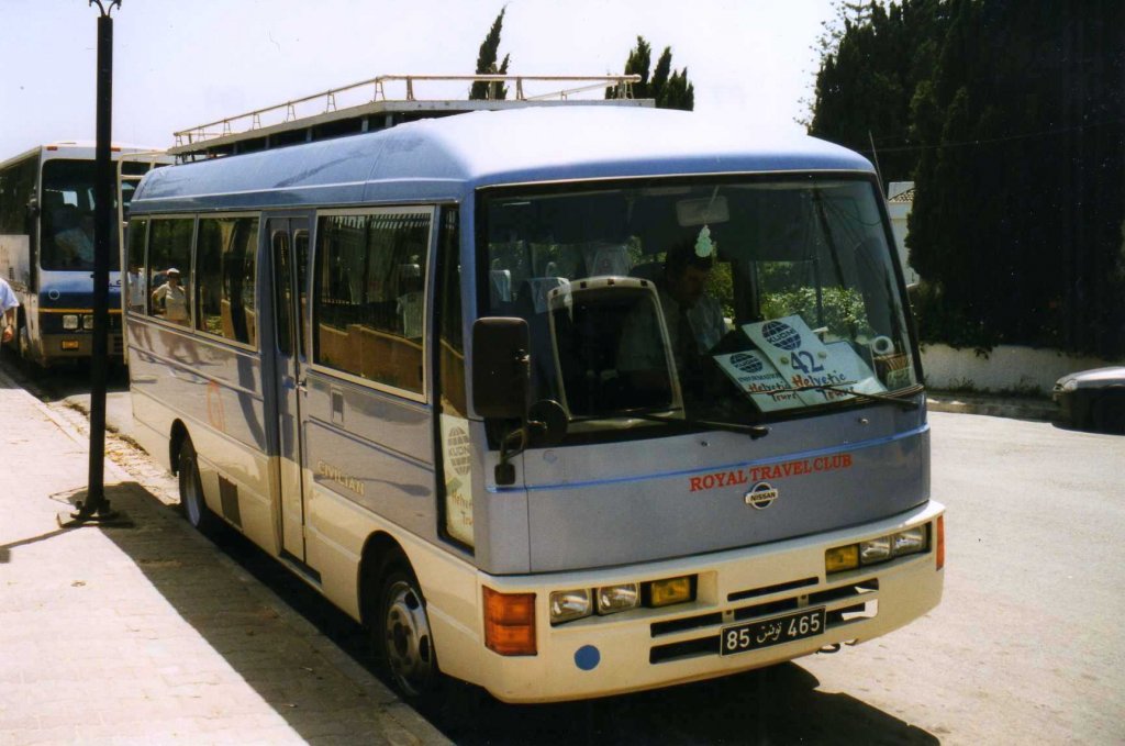 Nissan Civilian, aufgenommen im Mai 1999 auf Dscherba.