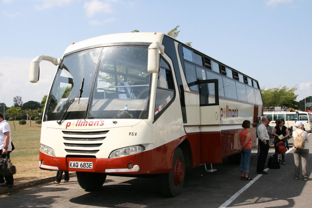 Nissan Diesel UD Bus  Pollman's , Mombasa/Kenia 19.03.2011, eine deutliche Starliner-Kopie der Japaner