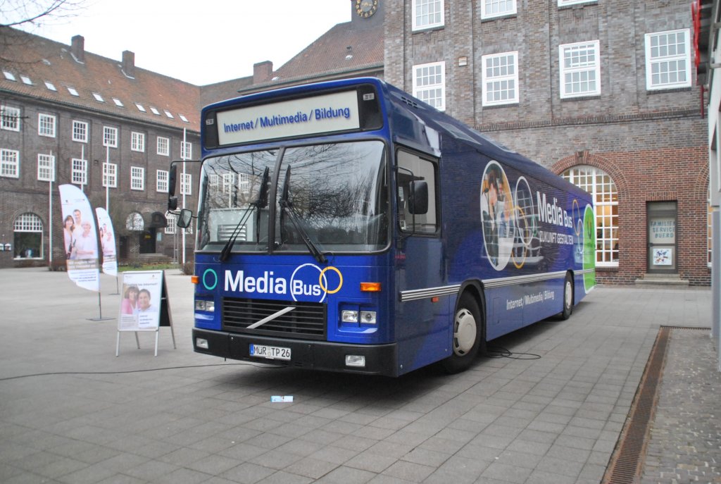 Noch ein Bild des Media Bus aus Grevesmhlen in Lehrte am 16.03.2011 in Lehrte.