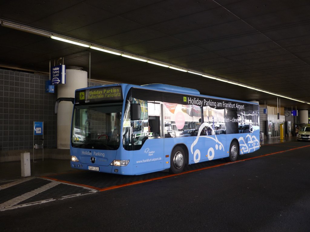 Noch ein Parkplatz-Bus nur etwas kleiner am Flughafen Frankfurt