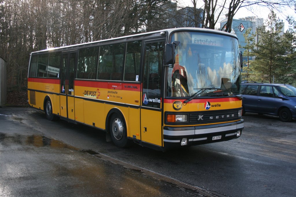 Noch immer sind bei PU Wyss in Boningen zwei Setra 213UL im tglichen Linienverkehr anzutreffen: SO 21'793 (1993) am 18.1.2010 bei der Garage in Boningen.