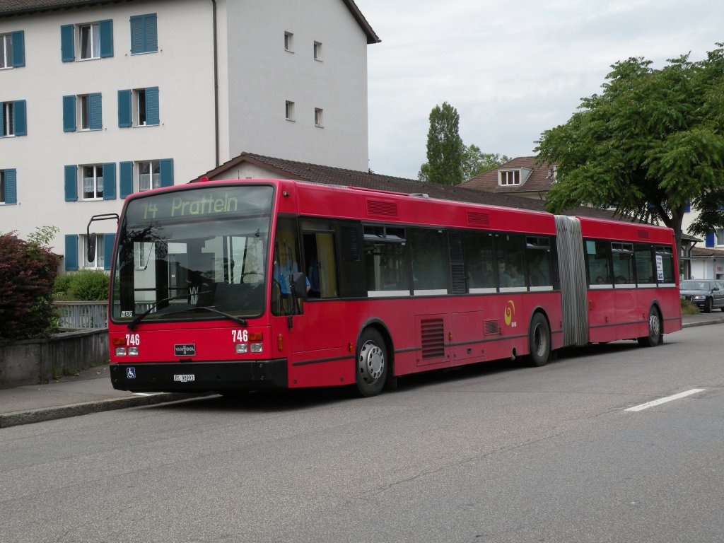 Nun ist auch der letzte Van Hool Bus im Einsatz. Van Hool Bus mit der Betriebsnummer 746 (ex Bernmobil 247) fhrt Richtung Pratteln. Die Aufnahme stammt vom 07.06.2012.
