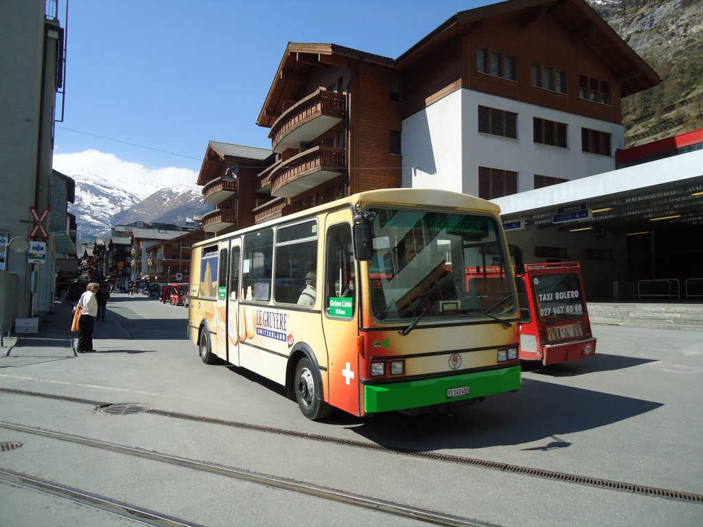 OBZ Zermatt - Nr. 4/VS 143'405 - Vetter Elektrobus am 22. April 2011 beim Bahnhof Zermatt