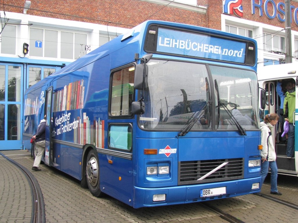 Omnibus (Bcherbus), unbekannter Firma aus dem Landkreis Bad Doberan (DBR) anllich 130 Jahre Strba in Rostock [27.08.2011]
