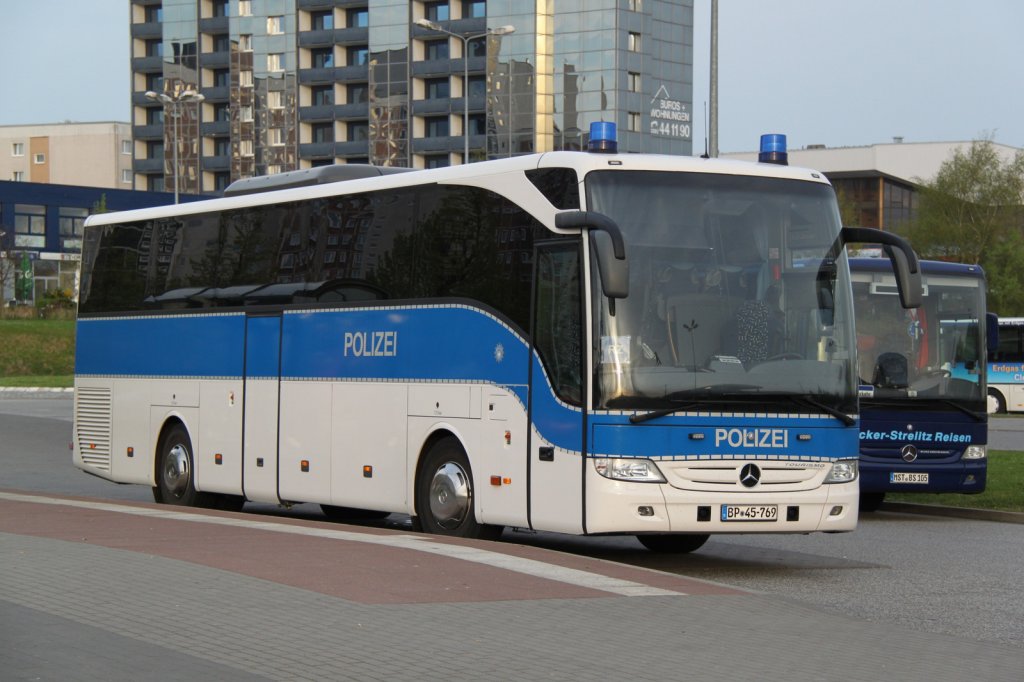 Polizeibus stand heute am Rostocker Hbf.(29.04.12)