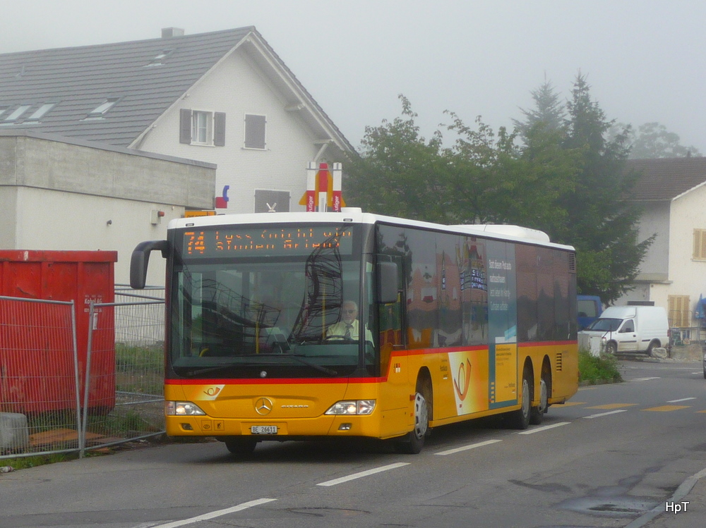 Postauto - Mercedes Citaro  BE 26611 unterwegs nach Lyss in Nebel bei Studen am 13.08.2011