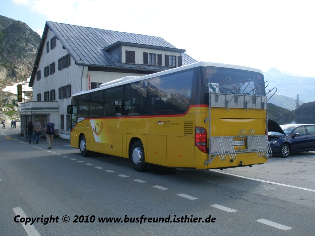 PostAuto, Region Bern, PU AVG Busbetrieb Meiringen, ein Setra 412UL auf dem Grimselpass (2165m ber Meer)