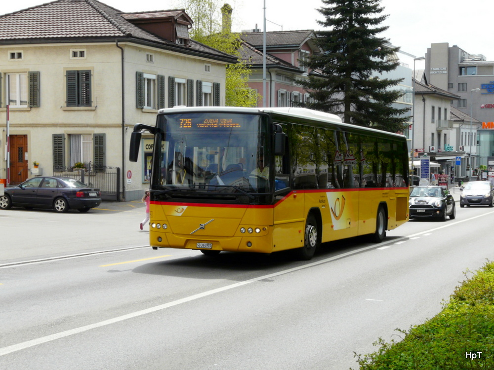 Postauto - Volvo 8700  SG  334970 unterwegs auf der Linie 726 in der Stadt Wil am 27.04.2012