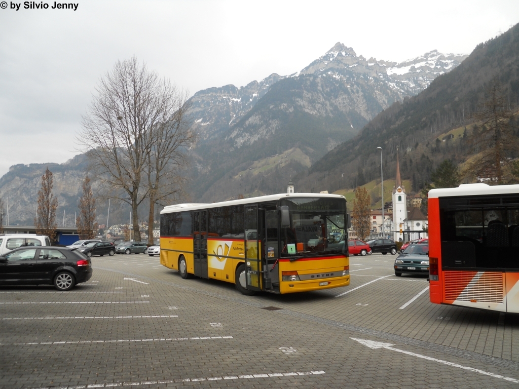 Postauto/PU Barenco & Andreoli TI 13747 (Setra S313UL) am 11.3.2012 beim Bhf. Flelen als Bahnersatz, resp. ''Sostitutivo FFS'' whrend der Gotthard-SPerre zwischen dem 7.3.-12.3.2012. Dieser Setra war der einzige Wagen, der aus dem Tessin im Bahnersatzverkehr zwischen Flelen und Gschenen unterwegs war.