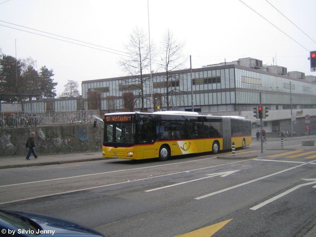Postauto/Regie Bern Nr. 661 (MAN A23 Lion's City G) am 9.2.2010 unterhalb der Haltestelle Bern, Obergericht. Dieser MAN war der erste LC-Gelenker der fr Postauto im Einsatz stand...
