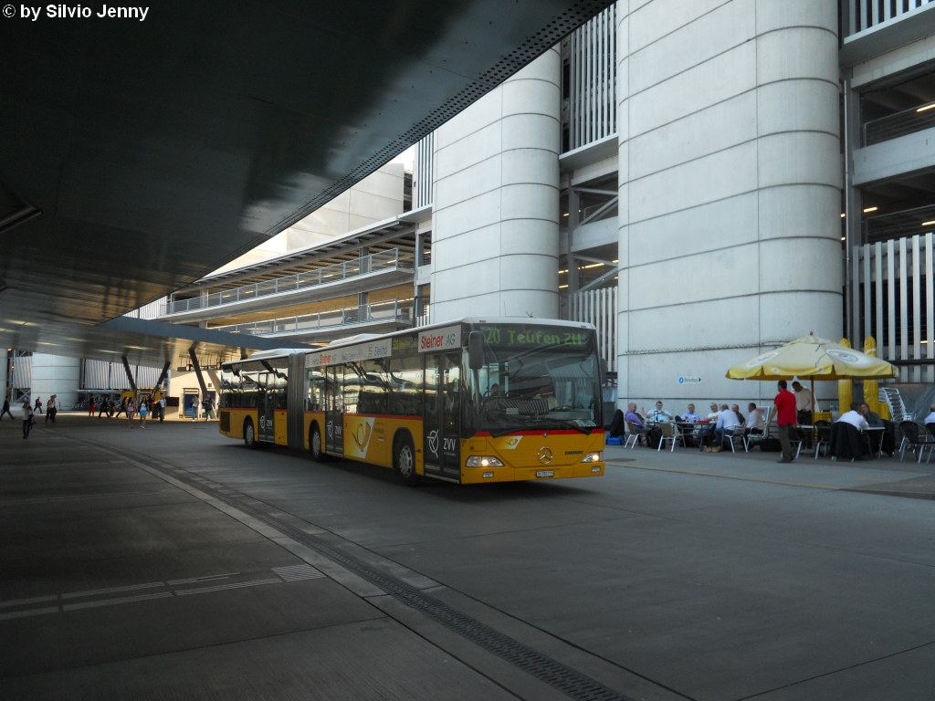 Postauto/Regie ZH-Unterland Nr. 190 (Mercedes Citaro O530G) am 29.4.2010 beim Flughafen Zrich auf der Linie 520 nach Teufen ZH. Die Linie 520 soll zum kommenden Dezember bis Bhf. Embrach eingekrtzt werden. Zustzlich wird aber eine neue Linie 522 Embrach - Teufen eingerichtet. Dies soll zum Ziel haben, dass die Linie 520 vollstndig mit Gelenkposchtis gefahren werden kann, whrend bis Teufen ein Standartwagen gengt.