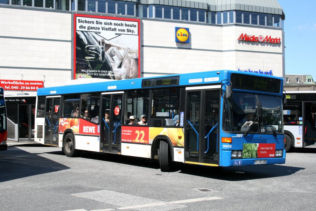PVG 9956 (PI VG 188) mit Werbung fr REWE.
Hamburg Altona Bahnhof, 17.6.2010.