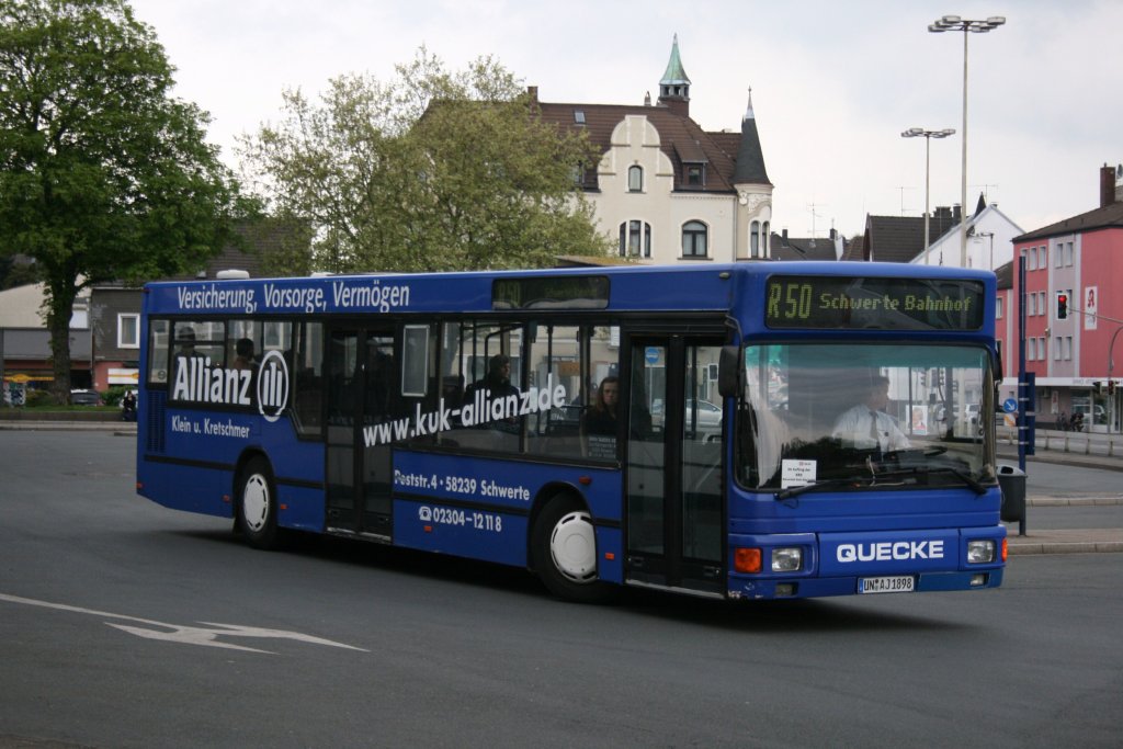 Quecke Reisen (UN AJ 1898) macht Werbung fr die Allianz Versicherung.
Aufgenommen am Bahnhof Schwerte.
8.5.2010