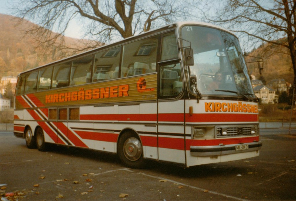 Raritt aus dem Archiv: Vom Setra S 200 wurden von 1973 bis 1976 nur ca. 50 Stck gebaut. Er war der Vorlufer der neuen 200er-Baureihe ab 1976. Hier das Fahrzeug von  Kirchgssner , Januar 1992 Heidelberg