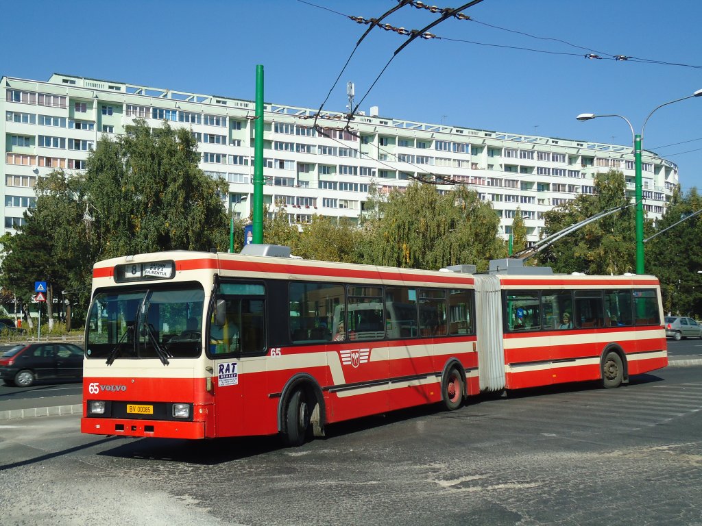 RAT Brasov - Nr. 65/BV 00'085 - Volvo/R&J Gelenktrolleybus (ex VB Biel Nr. 65) am 5. Oktober 2011 in Brasov, Saturn