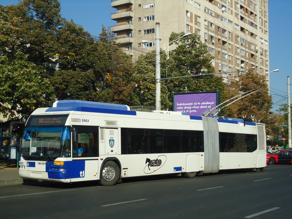 RATP Ploiesti - Nr. 5903/PH 912 - Neoplan Gelenktrolleybus (ex TL Lausanne Nr. 820) am 5. Oktober 2011 in Ploiesti, Bahnhof Sd