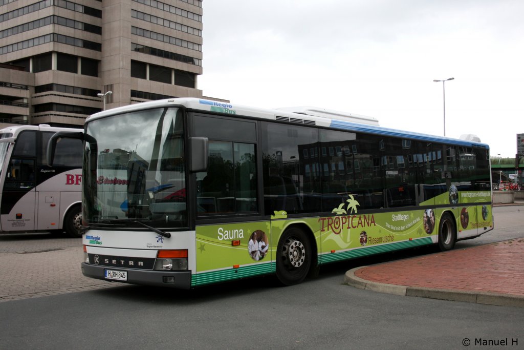 Regio Bus (H RH 845).
Aufgenommen am 16.8.2010 am ZOB Hannover.
Der Bus wirbt fr Tropicana.