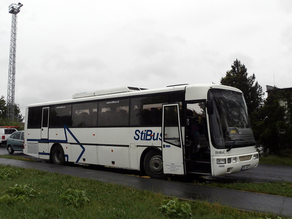 Reisebus Karosa LC937 GT11 in Tbor, Vodňanskho-strasse. (25.6.2013)